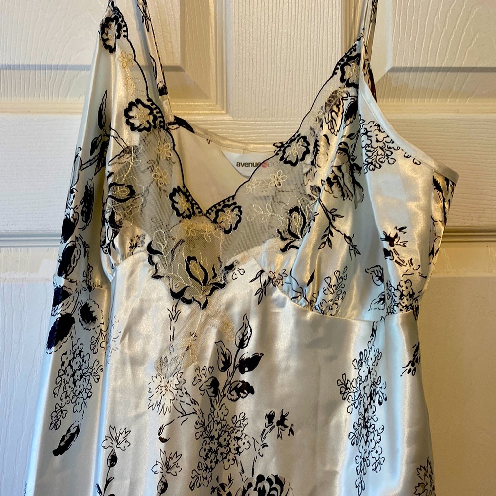 Avenue Body Chemise Size 14/16